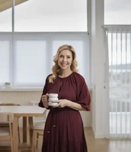 Catriona Rowntree Enjoying Complete Blinds